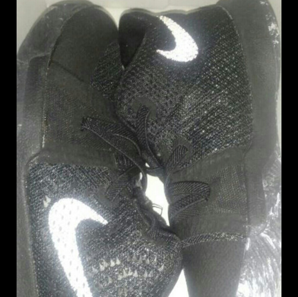 Kyrie 3 Blk/ Dark Gry